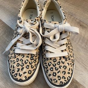 Toms Leopard print canvas tennis shoes